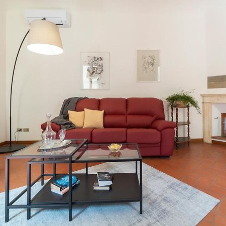 110 Sqm Apartment 6 Sleeps In Santa Croce Florence Luaran gambar