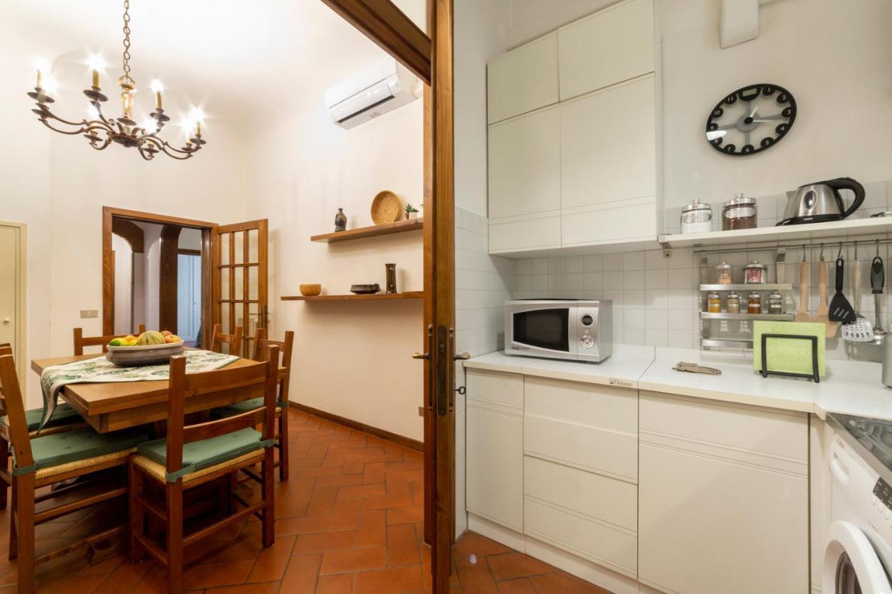 110 Sqm Apartment 6 Sleeps In Santa Croce Florence Luaran gambar