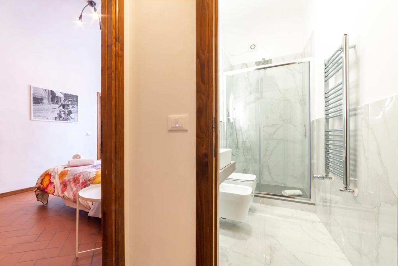 110 Sqm Apartment 6 Sleeps In Santa Croce Florence Luaran gambar
